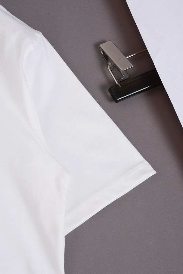 ブランドTシャツ側面デザイン